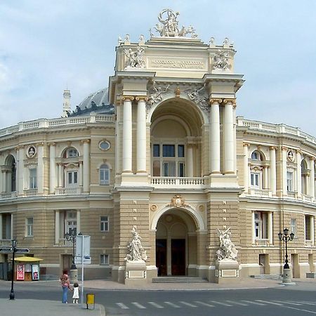 Vip Apartment Na Derebasovskoi Odessa Esterno foto