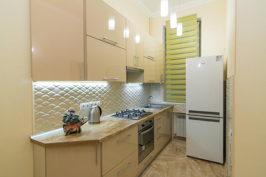 Vip Apartment Na Derebasovskoi Odessa Esterno foto