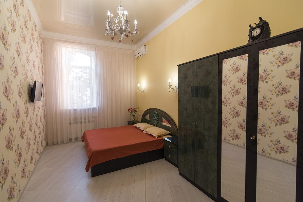 Vip Apartment Na Derebasovskoi Odessa Esterno foto