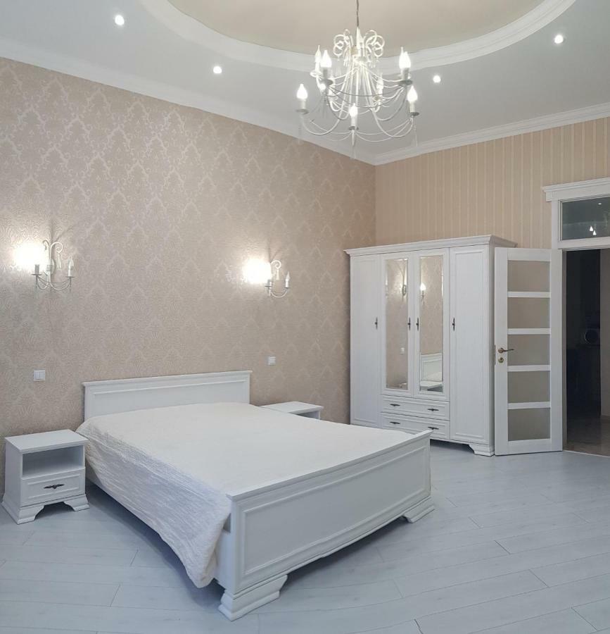 Vip Apartment Na Derebasovskoi Odessa Esterno foto