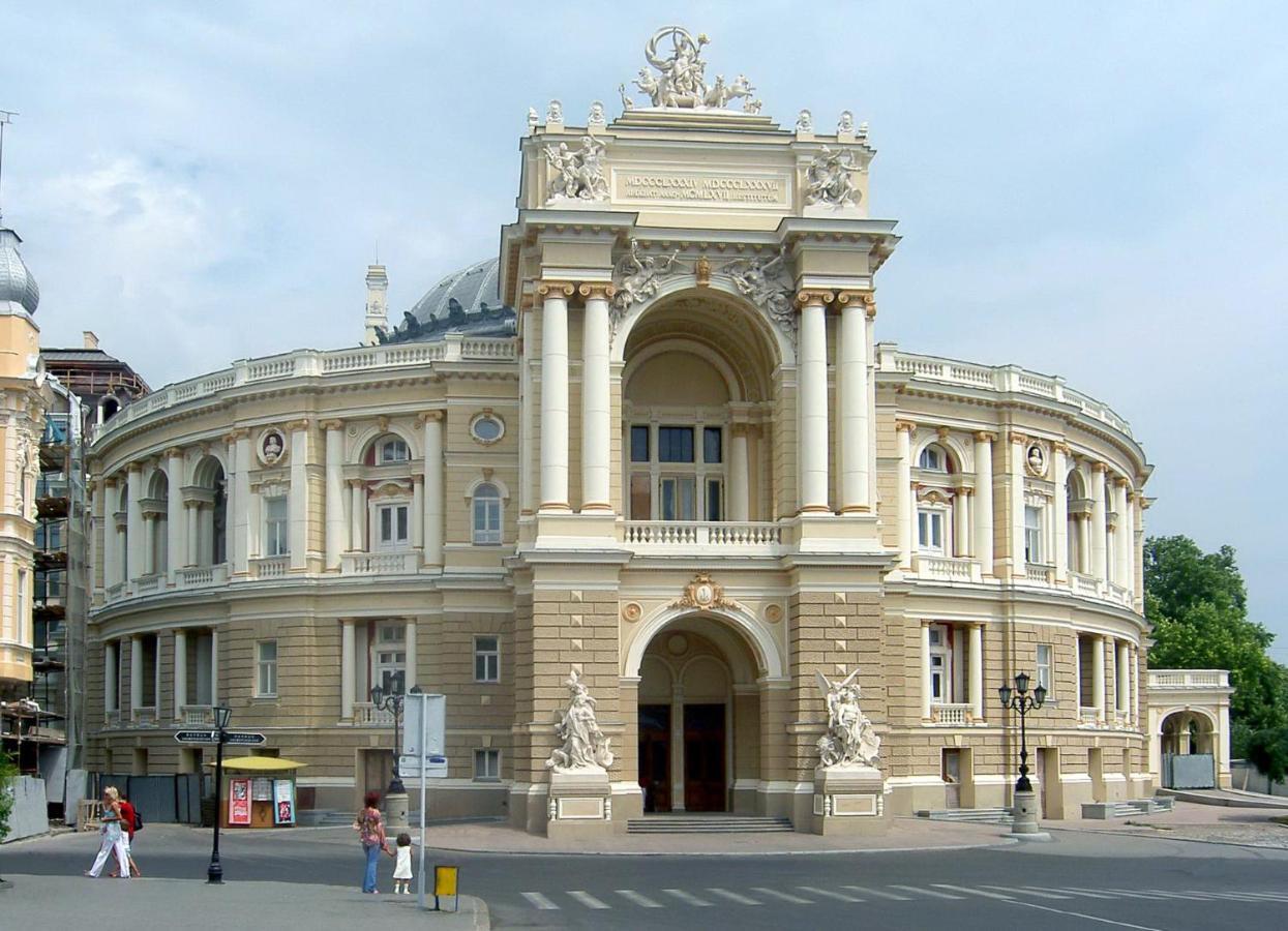 Vip Apartment Na Derebasovskoi Odessa Esterno foto